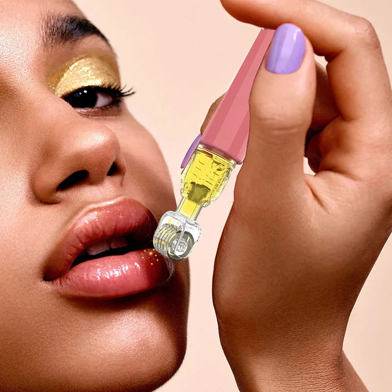 Derma Roller mit Serum-Applikator für Frauen | Für strahlende Haut & Lippenpflege