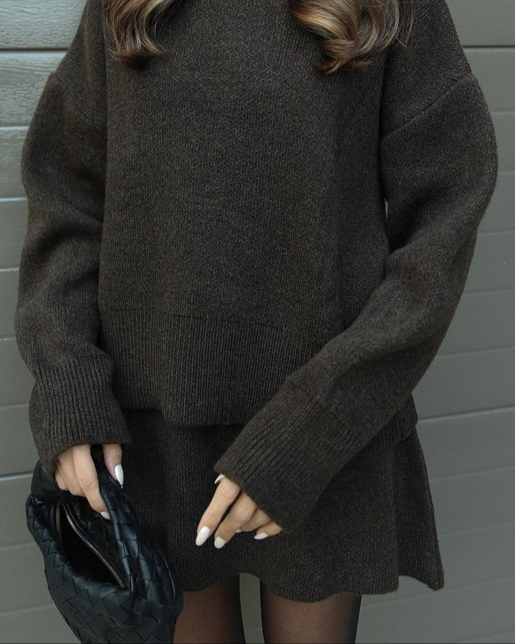 Zweiteiliges Strick-Set mit Rock – Elegant & Gemütlich