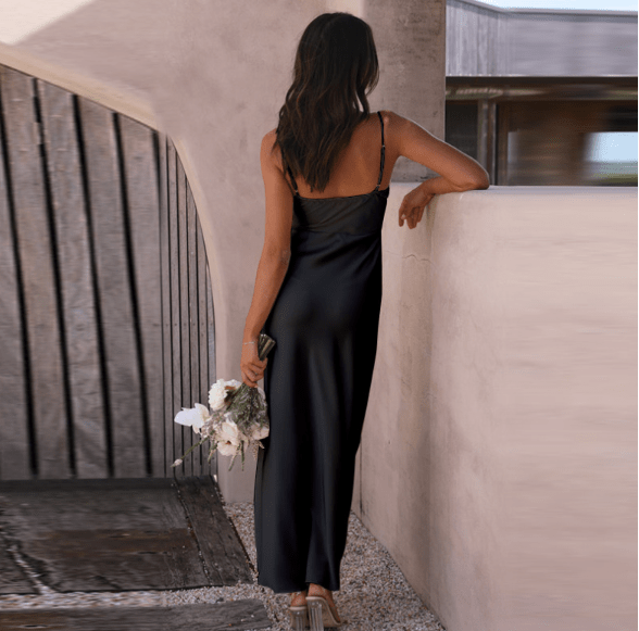 Satin Abendkleid – Elegant & Festlich