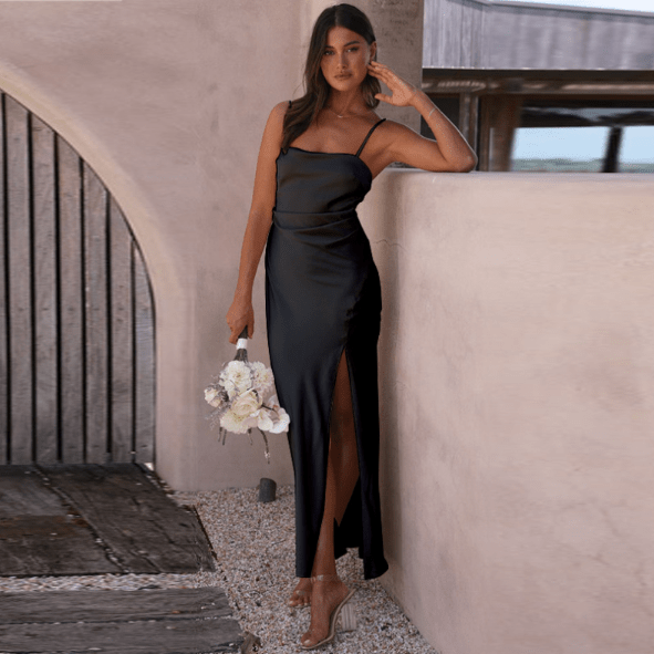 Satin Abendkleid – Elegant & Festlich